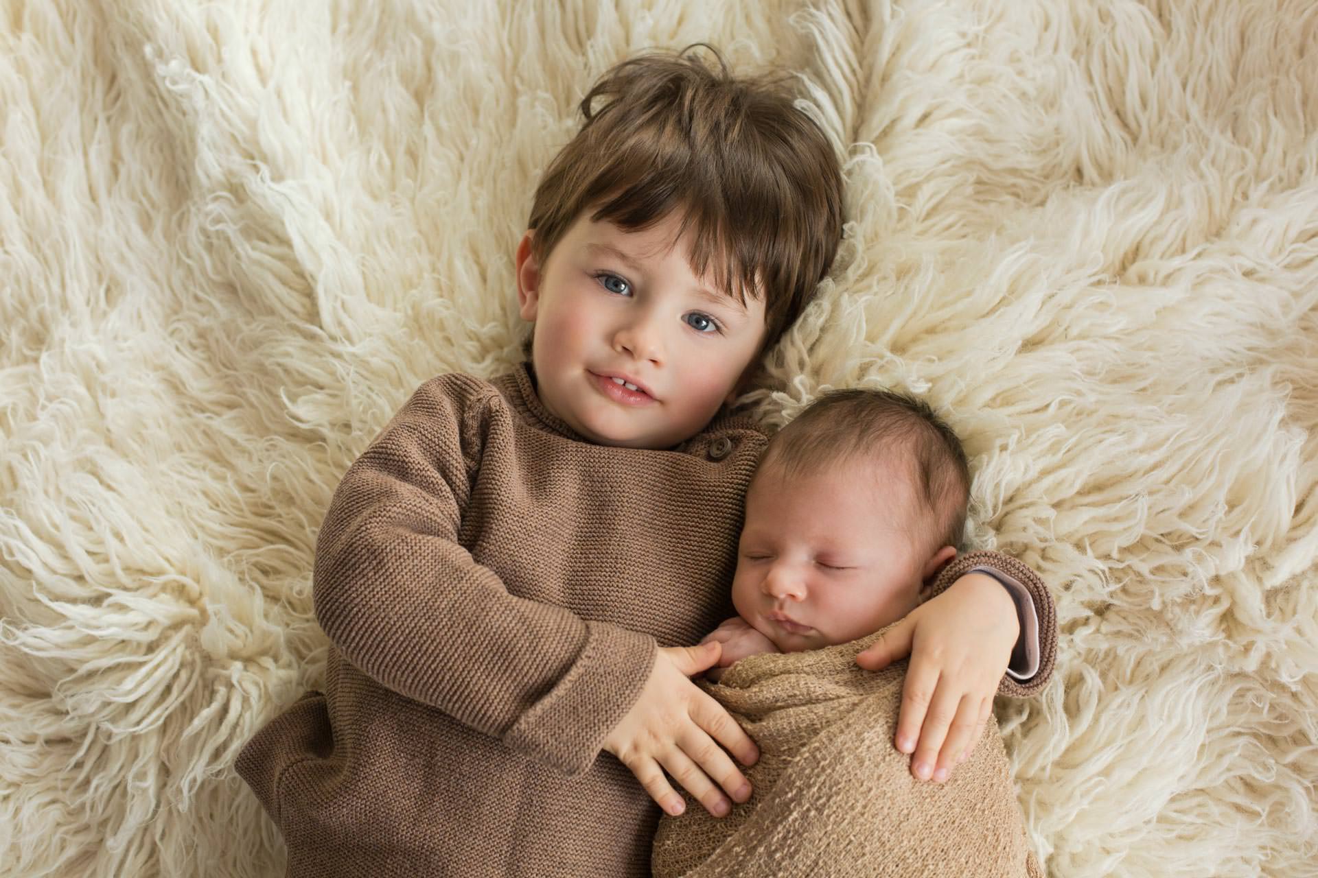 Neugeborenenfotografie Geschwister
