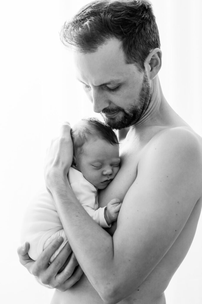 Hochwertige Neugeborenenfotos mit Mama und Papa